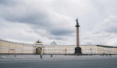 Saint-Petersburg, Russia, 31 August 2020: Panoramic view of the General Staff Building and the Alexander Column in summer on Palace Square.のeditorial素材