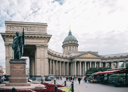 Monument to Mikhail Kutuzov and Kazan Cathedral.のeditorial素材
