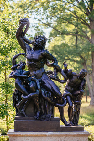 Sculpture Laocoon near the Chinese Palace in park ensemble Oranienbaum.のeditorial素材