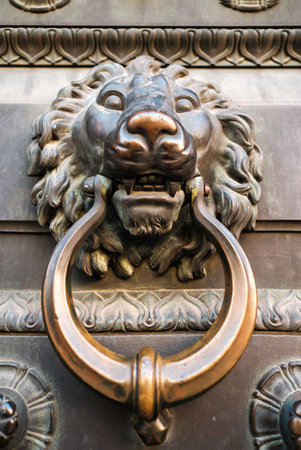 Close-up of a vintage lion head doorknob.の写真素材
