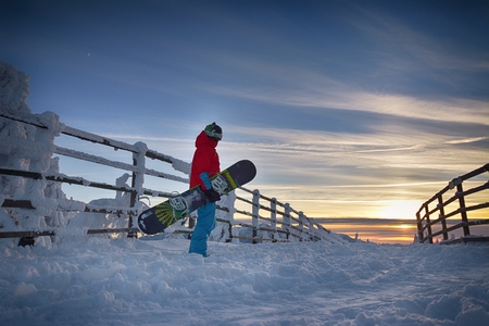 snowboarder looking at the sunset. amazing sunset panoramaの写真素材