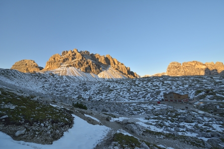 Lavaredo mountain hut, aka Rifugio Lavaredo, at Tre Cime massive, Dolomitesの写真素材