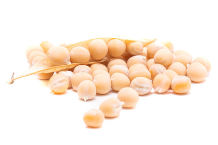 Yellow peas isolated on white backgroundの写真素材