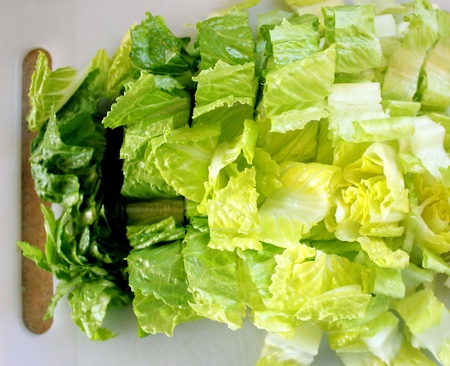 Chopped Romaine Lettuce On Cutting Boardの写真素材