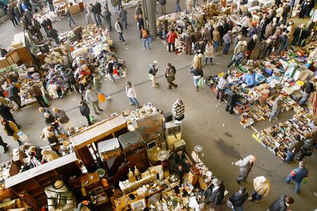flea market barcelona trading spain shopping crowdのeditorial素材