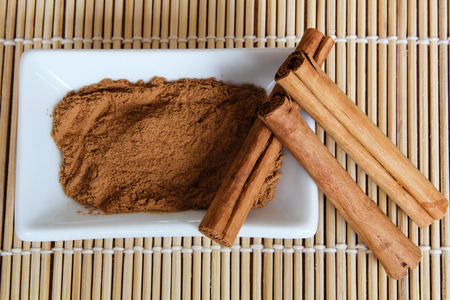 Organic, antioxidant cinnamon powder and sticks from Ceylonの写真素材