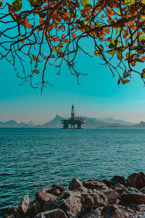 Oil exploration platform (offshore) anchored in Guanabara Bay, Rio de Janeiro, Brazil. This area is part of the Santos Basin, which is the largest producer of oil and natural gas in the country.のeditorial素材