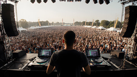 The Kieler Woche is performing on the HÃÂ¶rn Stageの素材