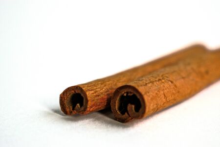 Closeup of cinnamon sticks on a white backgroundの写真素材