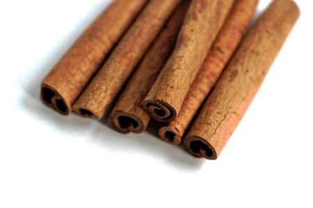Closeup of cinnamon sticks on a white backgroundの写真素材