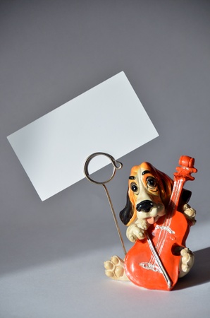 dog with cello holds a business cardのeditorial素材