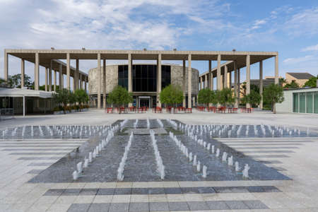 Los Angeles, USA - 11 August 2021: Dorothy Chandler Pavilion and Music Center in downtown Los Angeles with water fountains at frontのeditorial素材