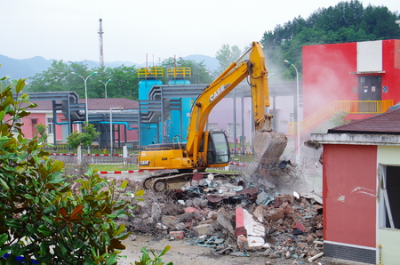Excavator demolition houseのeditorial素材