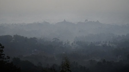 Landscape of Dramatic natural Misty Mountains Rangeの写真素材