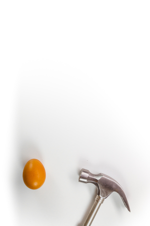Hammer hitting a egg isolated on white with copy space.の写真素材