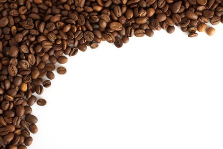 heap of coffee beans isolated on white backgroundの写真素材
