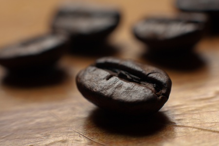 coffee beans on wooden table close upの写真素材