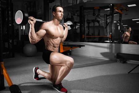 Muscular athletic bodybuilder fitness modelの写真素材