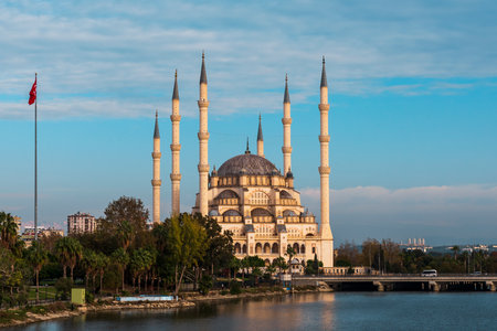 Sabanci Central Mosque (Turkish: Sabanci Merkez Cami) and Seyhan River in Adana, Turkey. Turkey's largest mosque with blue sky.のeditorial素材