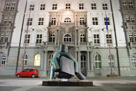 BRNO, CZECH REPUBLIC - AUGUST 19: Statue of justice on August 19, 2012 in Brno, Czech Republic. This statue dominates the Moravian Square after its reconstruction in 2011.のeditorial素材