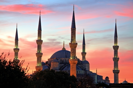 Illuminated Blue Mosque at Sunrise, Istanbulの写真素材