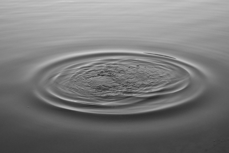 waterdrop on lake idroの写真素材