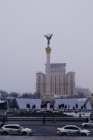 Monument Nezalezhnosti - triumphal Column in Kyiv, the independence of Ukraine symbol.のeditorial素材
