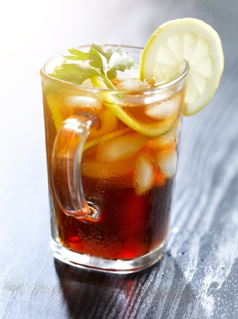 iced tea with lemon slice and leaf garnish.の写真素材