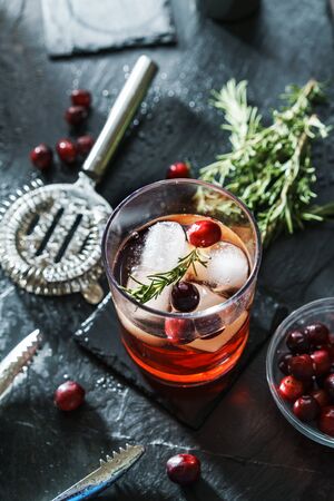 hamd crafted rosemary and cranberry cocktail on slateの写真素材