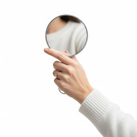Hand holding round mirrorの素材