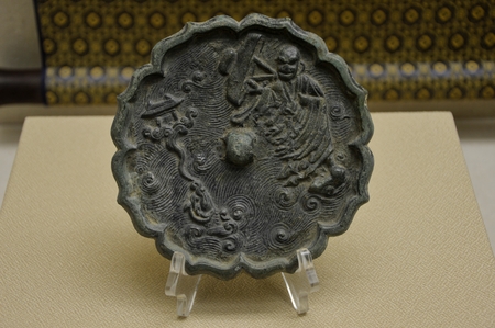 Bodhidharma crossing pattern Ryoka mirrorのeditorial素材