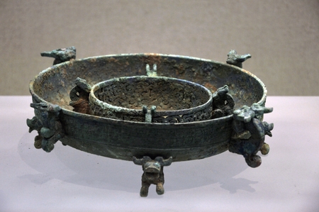 Beast foot plate shaped deviceのeditorial素材