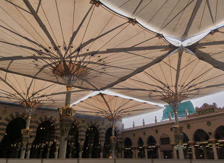 Wide angle view of Nabawi Mosque architecture during the dayのeditorial素材