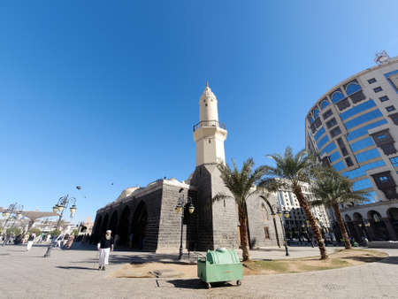 Wide angle view of Masjid Abu Bakr Siddeeq during the dayのeditorial素材
