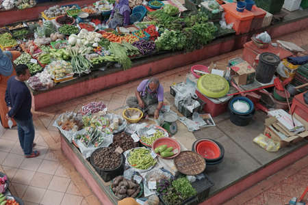 Local traders selling theirs vegetables and dried food in Pasar Siti Khadijahのeditorial素材