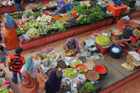 Local traders selling theirs vegetables and dried food in Pasar Siti Khadijahのeditorial素材