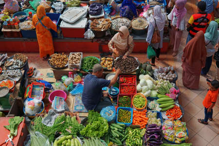 Local traders selling theirs vegetables and dried food in Pasar Siti Khadijahのeditorial素材