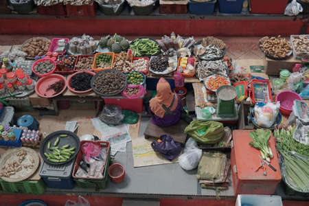 Local traders selling theirs vegetables and dried food in Pasar Siti Khadijahのeditorial素材