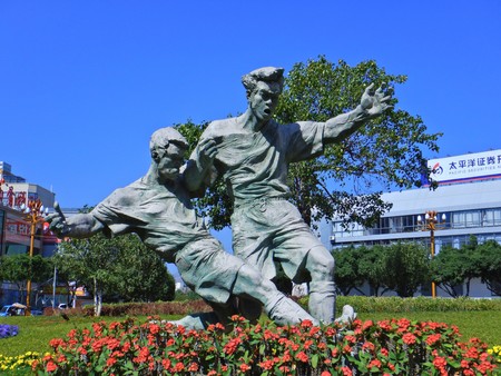 Kaiyuan city, Honghe Prefecture, play football sculptureのeditorial素材