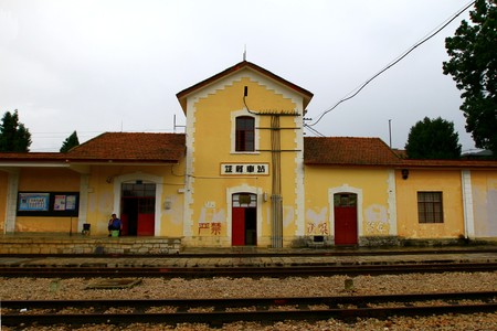 Honghe state, Mengzi City hundred years Dian Yue railwayのeditorial素材