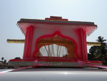 Temple shaped designer colored palanquin with handlesの素材