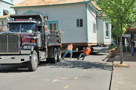  Moving the Castors  House move from New Fire Station area down Jackson to Old Fire Station area, Roseburg ORのeditorial素材