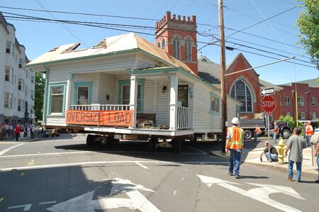  Utility Crews Checking Clearances  House move from New Fire Station area down Jackson to Old Fire Station area, Roseburg ORのeditorial素材