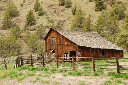 Old ranch site along State Hwy 19 near Spray Oregon in North Eastern Oregonの写真素材
