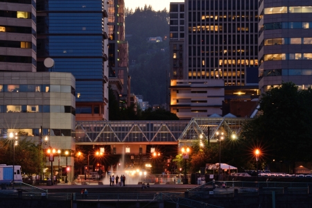 Portland waterfront and fountain along the Naito Parkwayのeditorial素材