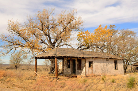 Old abandoned homestead or house along Route 66 in northern Texasの写真素材
