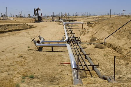 Crude oil extraction facility in an area around eastern Sacramento Californiaのeditorial素材