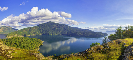 Panoramic view of Maple Bay and Gulf Islands in the Pacific ocean, taken in Vancouver Island, canadaの写真素材