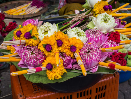 A stunning display of yellow, white, and pink flowers graces a Bangkok street market in Thailand.の写真素材