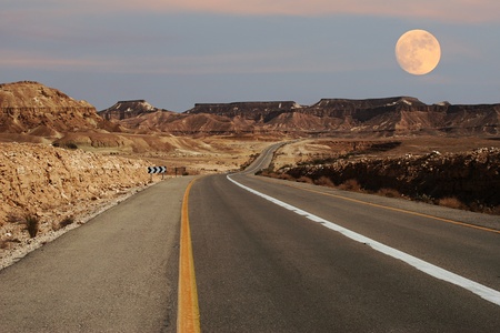 View on narrow highway running through Ramon Crater at Negev desert in Israel.の写真素材